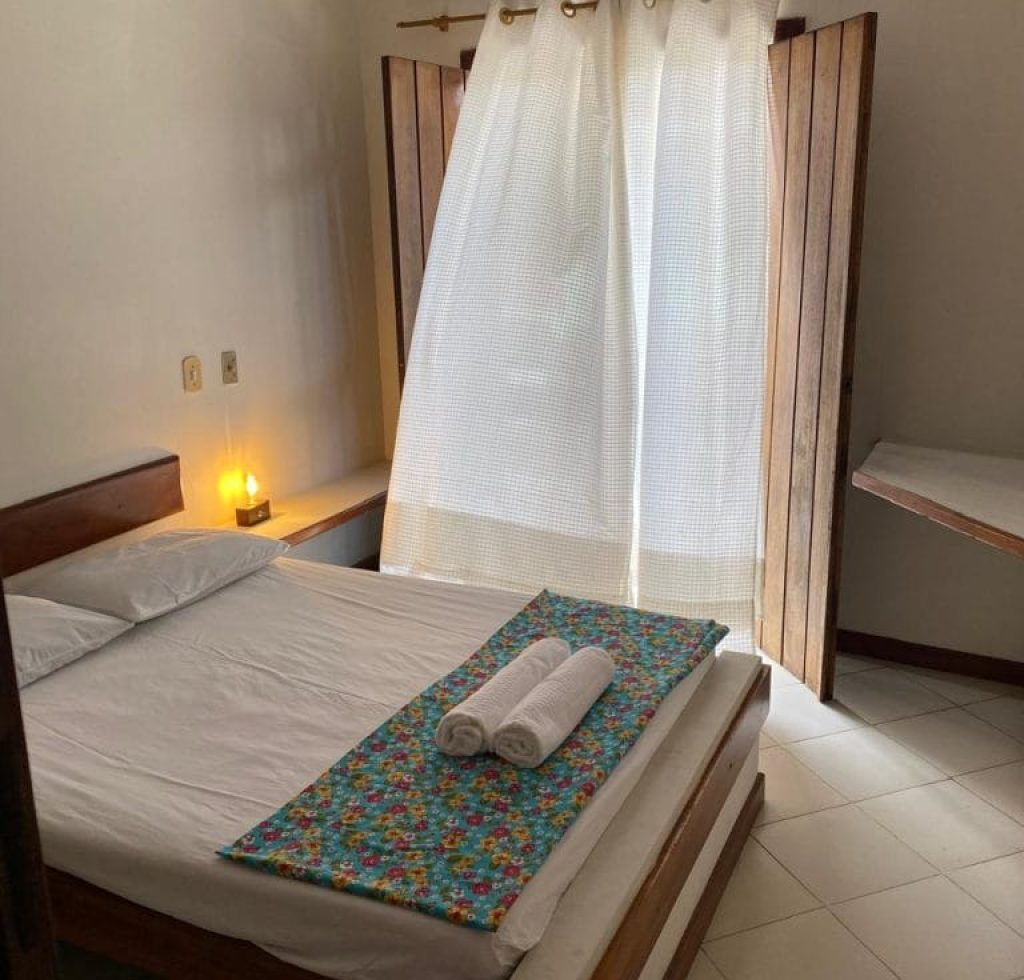 Quarto-Frenteesq-1-768×1024 Quarto-Frenteesq-1-768x1024